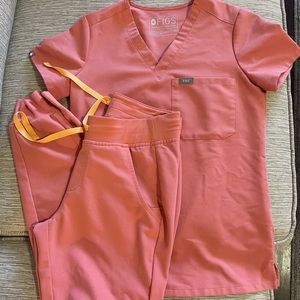 FIGS FIRST RELEASE CORAL SCRUB SET XXS / XSP